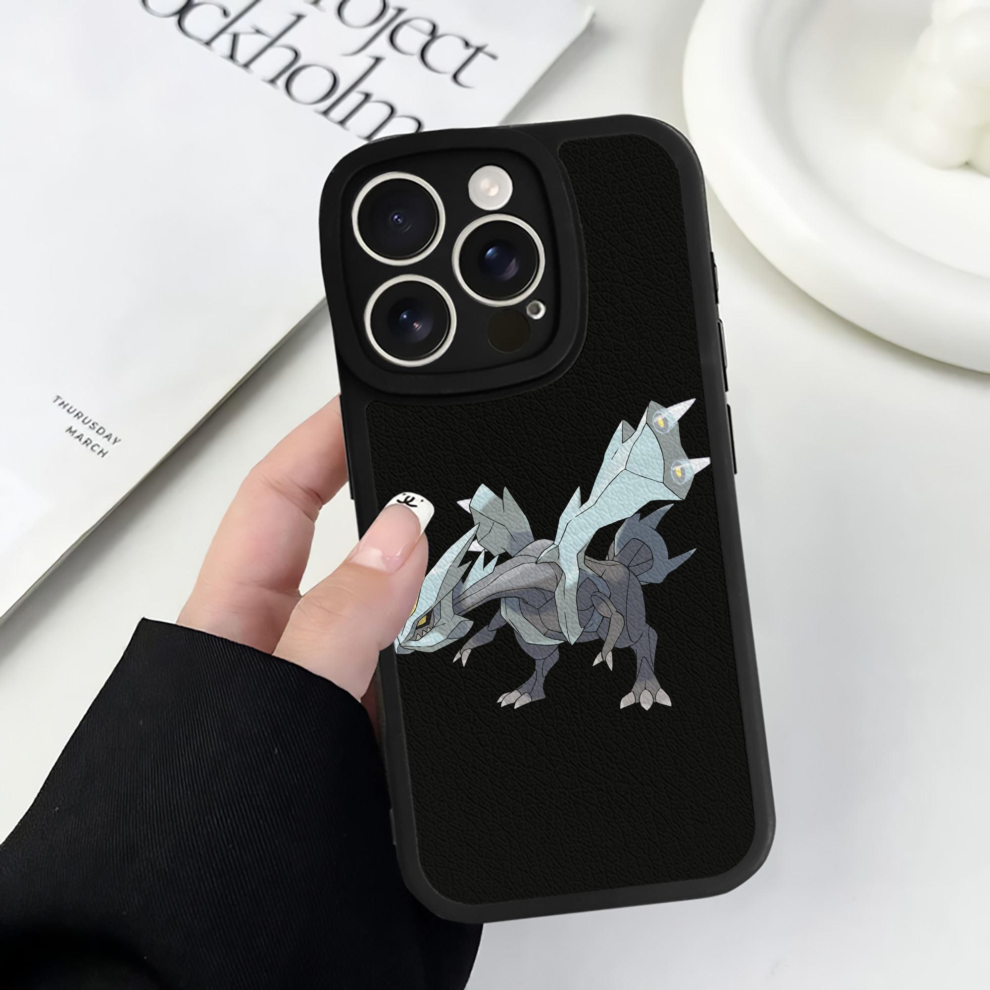 （画像用） ポケットモンスター Pokémon 【iPhone 16シリーズ対応】シリコンスマホケース（レザー調） 材質：シリコン